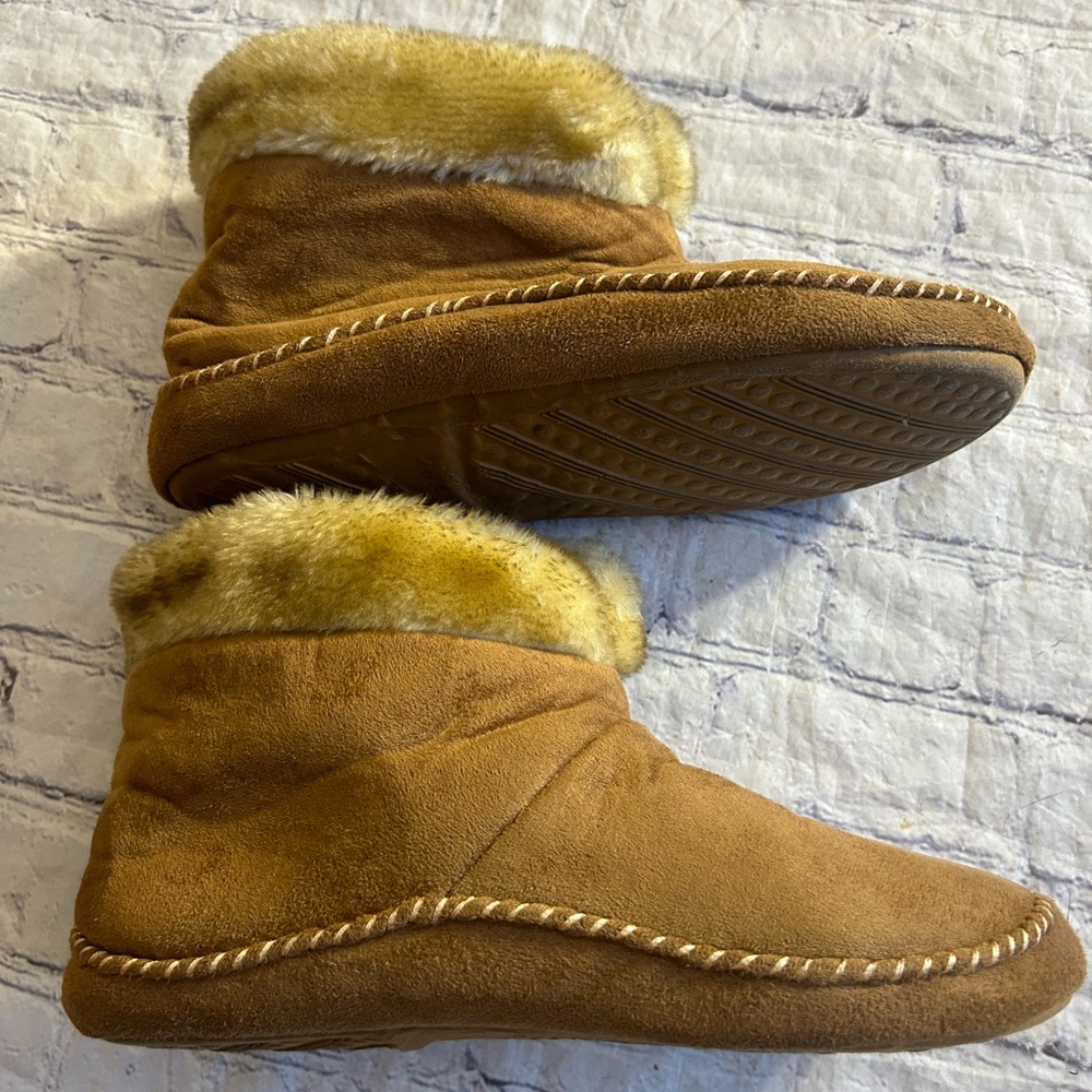 DL CAMEL COLOR WITH FAUX FUR TRIM BOOTIE COZY SLIPPERS WOMEN’S SIZE (9-10)
